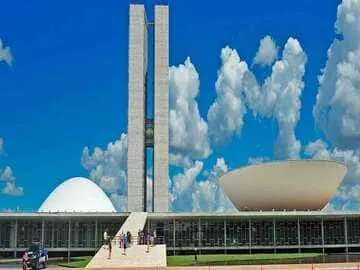 Lei das Estatais: o que é? Na imagem, Palácio Nereu Ramos, um dos grandes monumentos de Brasília e local onde há várias comissões temáticas responsáveis por analisar e emitir pareceres sobre projetos de lei, como aconteceu com a Lei 13.303.