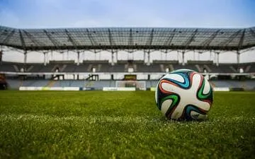 O que é seguro intermediário CBF? Na imagem, bola de futebol representa proteção para intermediário CBF. Reprodução/Pexels
